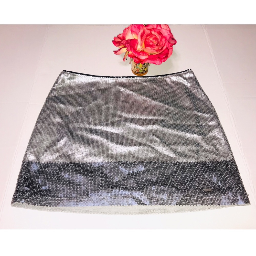 HOLLISTER SILVER SEQUIN MINI SKIRT